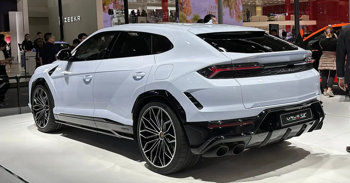 The 2025 Lamborghini Urus SE Is an Untamed 790HP Beast You’ve Never Seen Before!